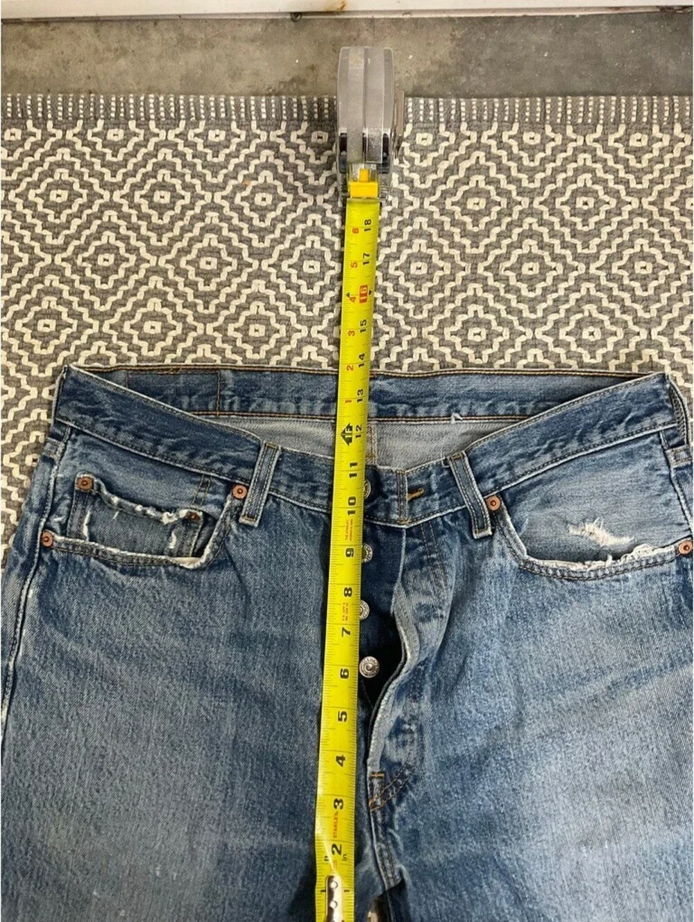 vintage Levi's 501 distressed jeans light wash button fly 34x30 100% cotton